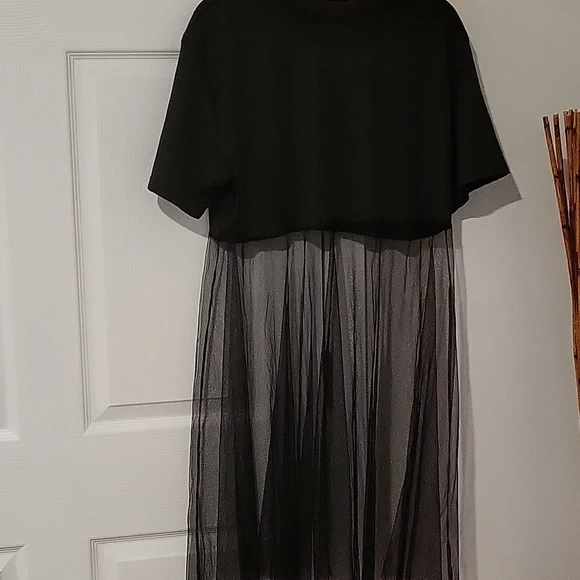 Black Tshirt style with black lace - Picture 1 of 3